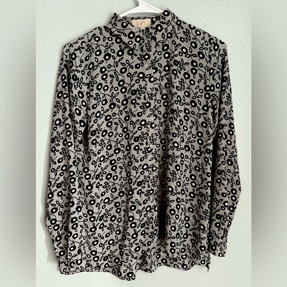 Loft Ann Taylor Gray Black Floral Buttondown Top XS